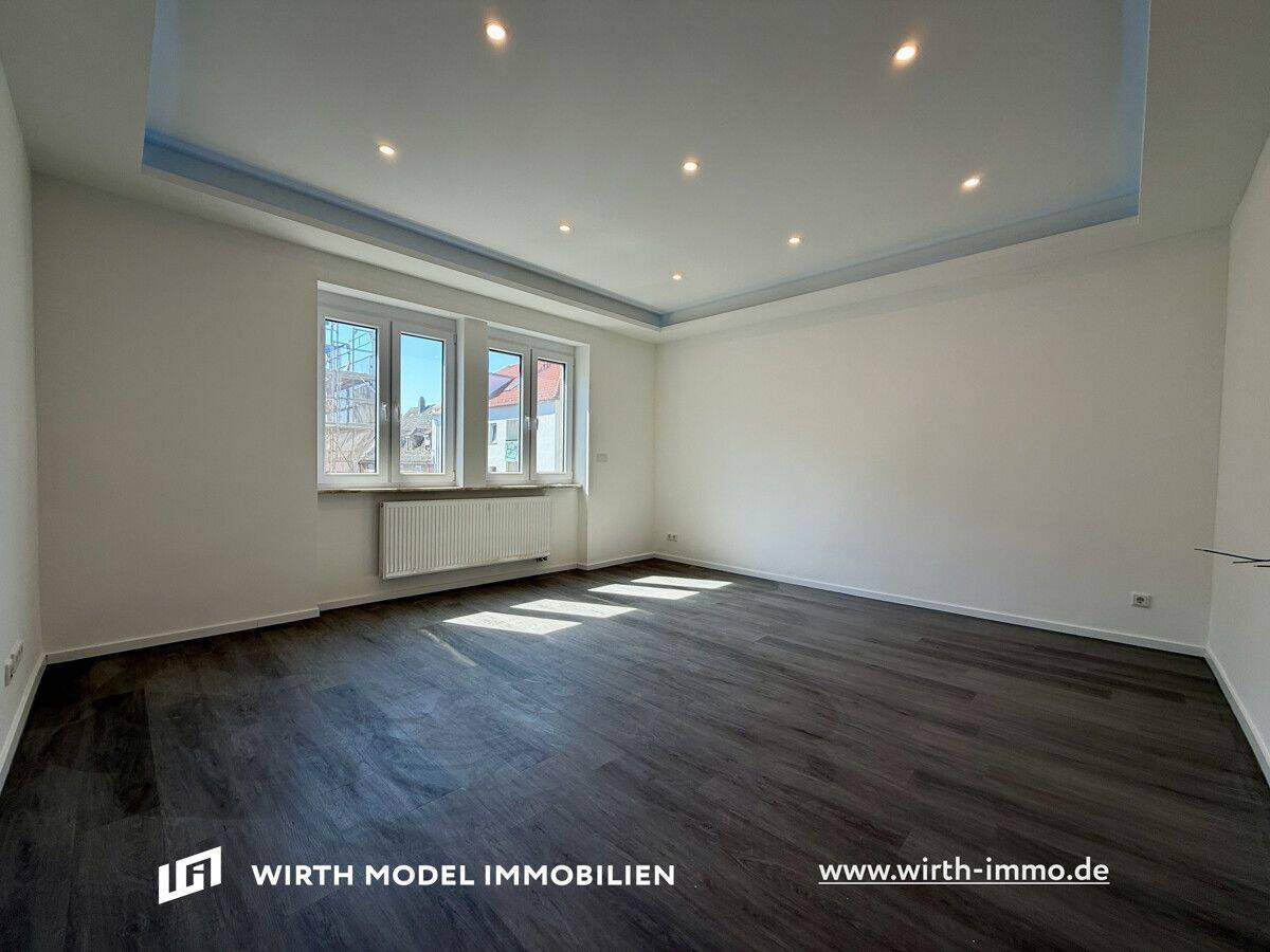 Kernsanierte Drei-Zimmer-Wohnung mit Balkon in attraktiver Innenstadtlage in Schweinfurt, 97421 Schweinfurt