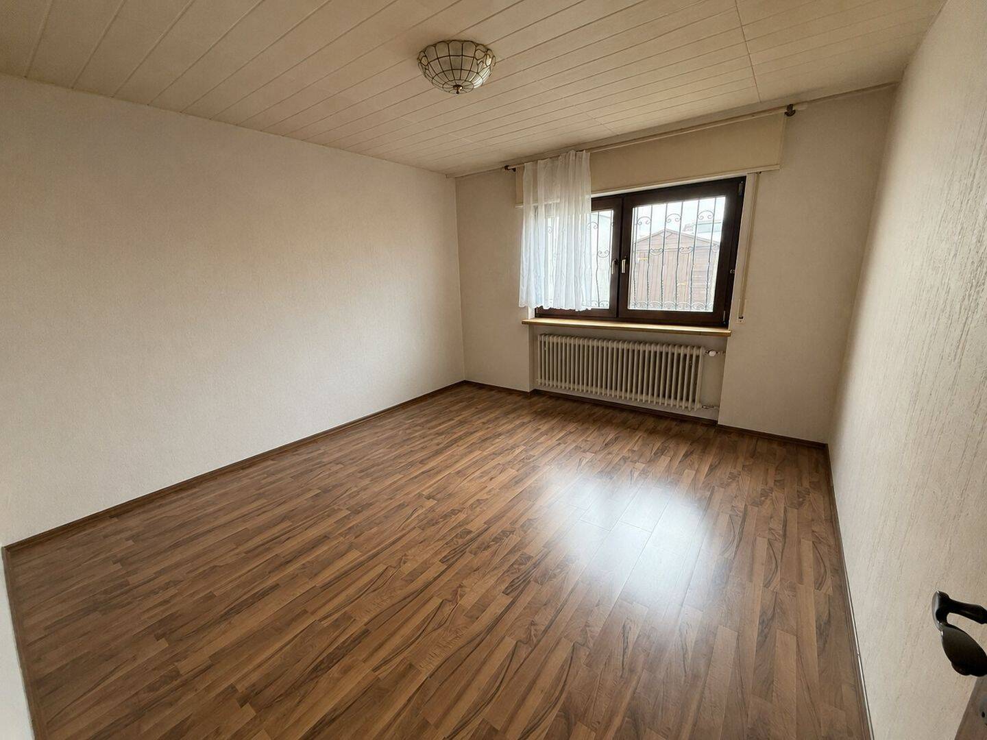 Ein einladender Bungalow mit hellem Keller, ideal für individuelle Gestaltungsmöglichkeiten., 68809 Neulußheim
