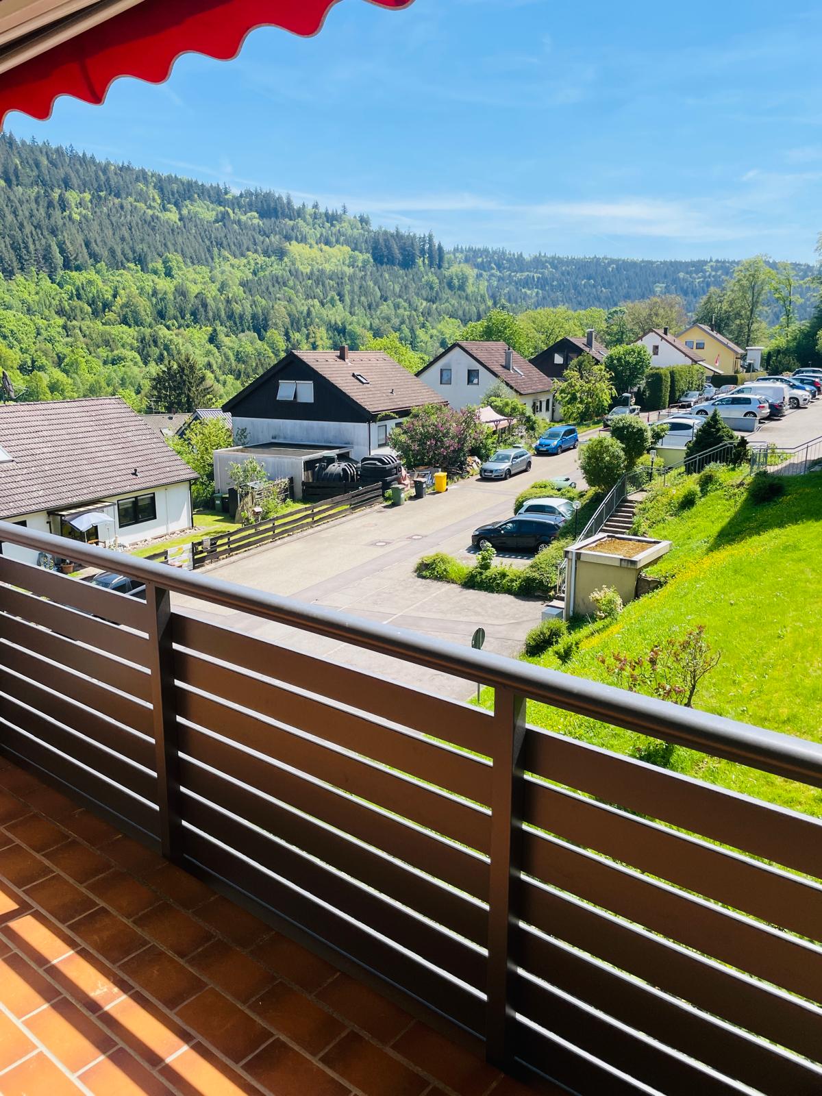 1,5 ZKB, Stellplatz, Balkon, Haustiere erlaubt, Tageslichtbad mit Dusche und Wanne, Keller, Einbauküche, Dachbodenabteil, 75399 Unterreichenbach