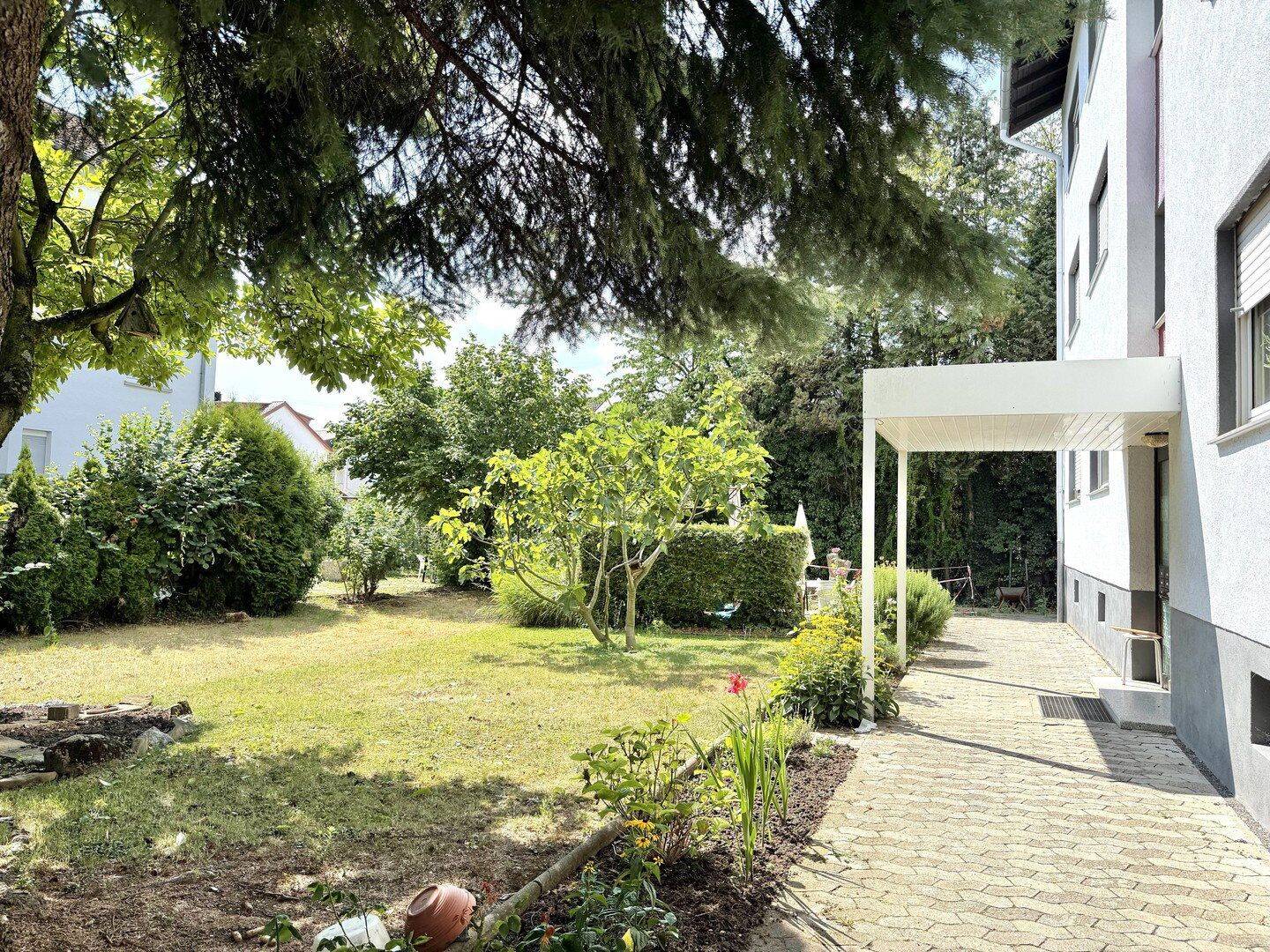 Investieren Sie in Ihre Zukunft: 3 Zimmerwohnung, große Küche + Stellplatz in angenehmer Wohnlage, 68526 Ladenburg