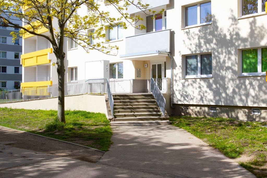 1-RW mit Dusche, Balkon und Aufzug für Studenten und Azubis!, 6132 Halle (Saale) (Ammendorf-Beesen Planena Radewell-Osendorf Silberhöhe)