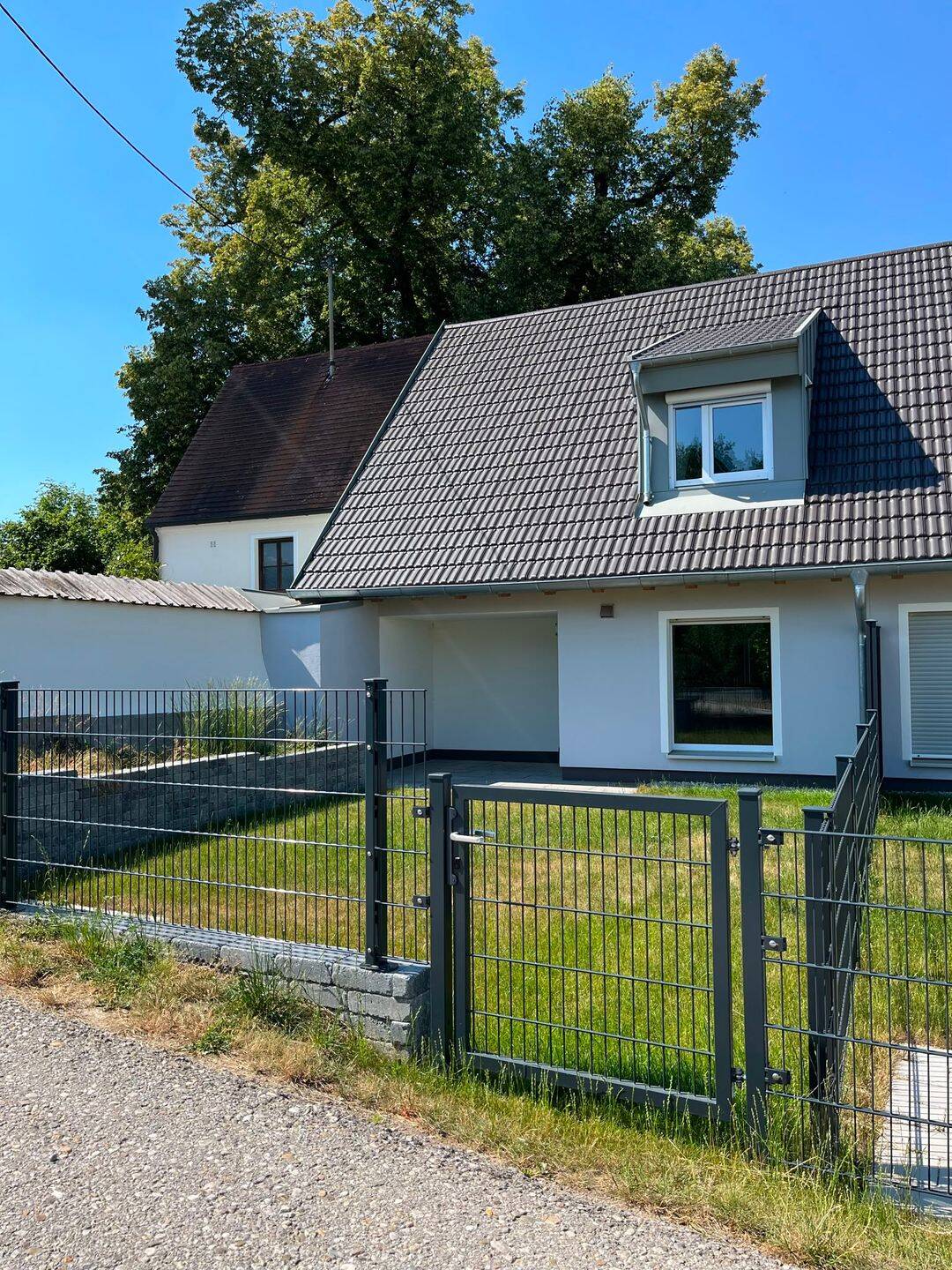 Kernsaniertes Reihenendhaus mit Loggia und Garten, 82216 Maisach