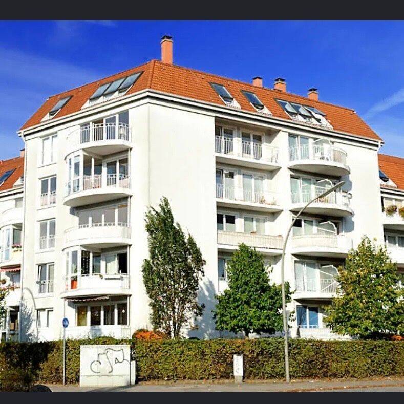 Lichtdurchflutete Dachgeschosswohnung mit offener Küche, Kamin, Tiefgarage und modernem Wohnkomfort, 22045 Hamburg (Wandsbek Jenfeld Tonndorf)