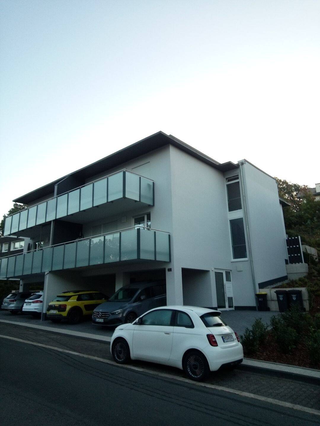TOP Neubau 2ZKB, Gäste-WC,Terrasse und Balkon in Uni-Nähe, 57076 Siegen