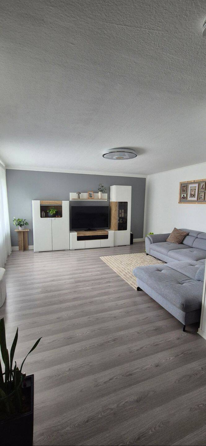 Große 3-Zimmer Wohnung mit Balkon und Tageslichtbadezimmer, 91074 Herzogenaurach
