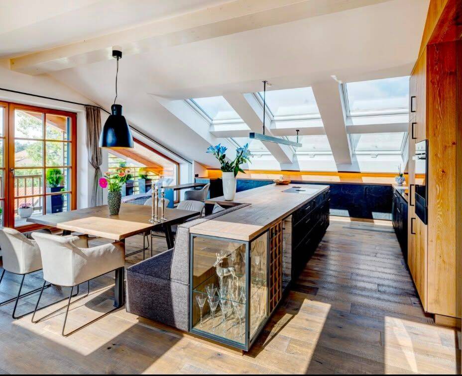 KENSINGTON – Exklusiv – Exklusives Wohnen über den Dächern – Moderne Dachgeschosswohnung mit traumhaftem Balkon, 83607 Holzkirchen
