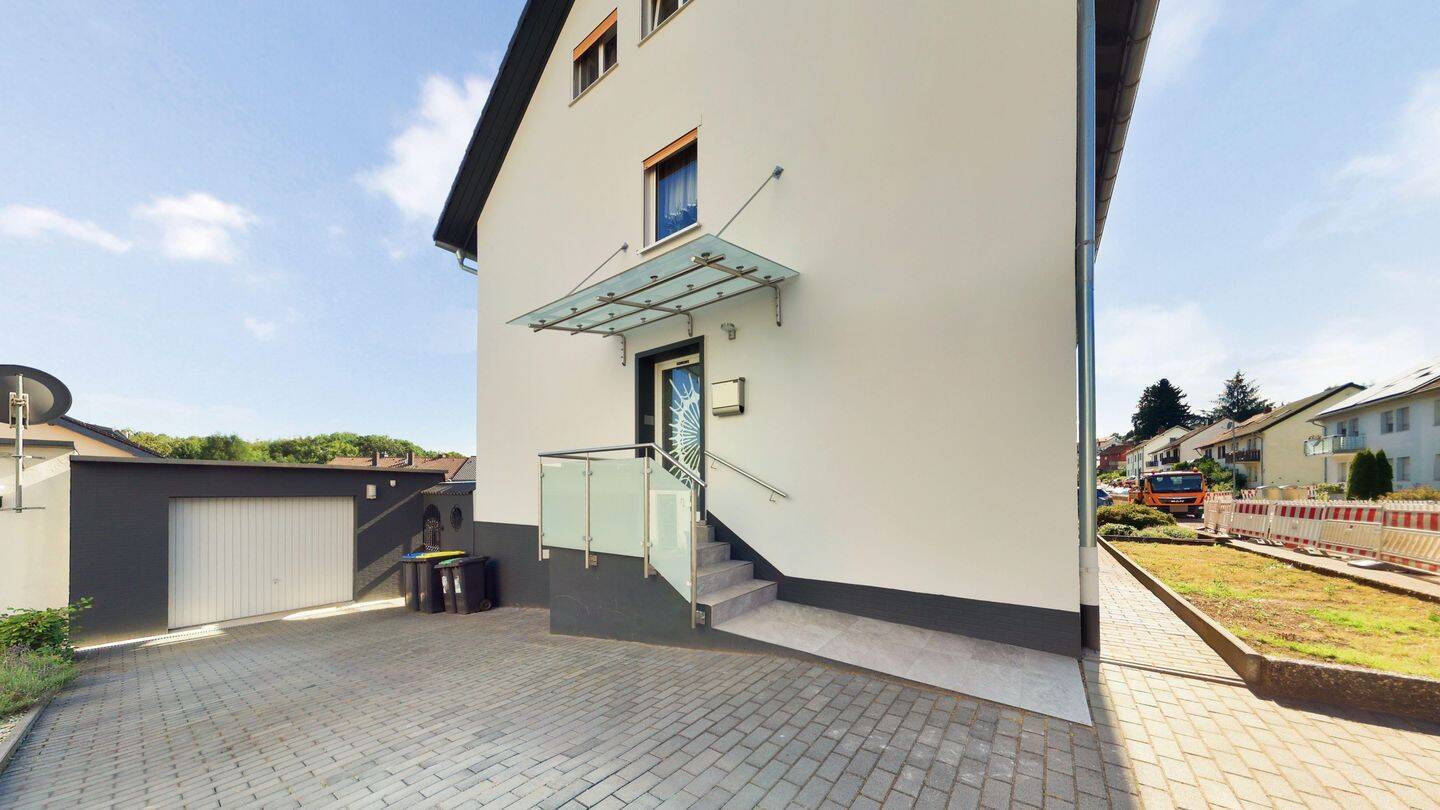 Gepfleges Zweifamilienhaus in Sulzbach/Neuweiler, 66280 Sulzbach/Saar