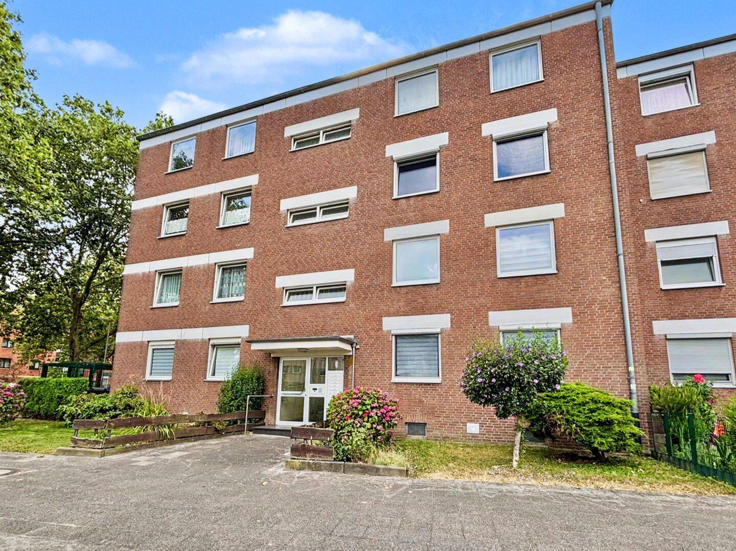 Düsseldorf-Eller: Helle 3-Zimmer-Wohnung mit gemütlicher Loggia, 40229 Düsseldorf (Eller Lierenfeld Oberbilk)