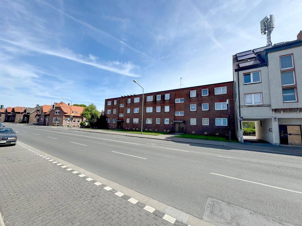Investmentchance für Strategen: 3 Häuser – 16 Wohnungen – 15 Balkone | Einstiegsmieten ab 4,45 EUR/m², 46236 Bottrop (Stadtmitte)