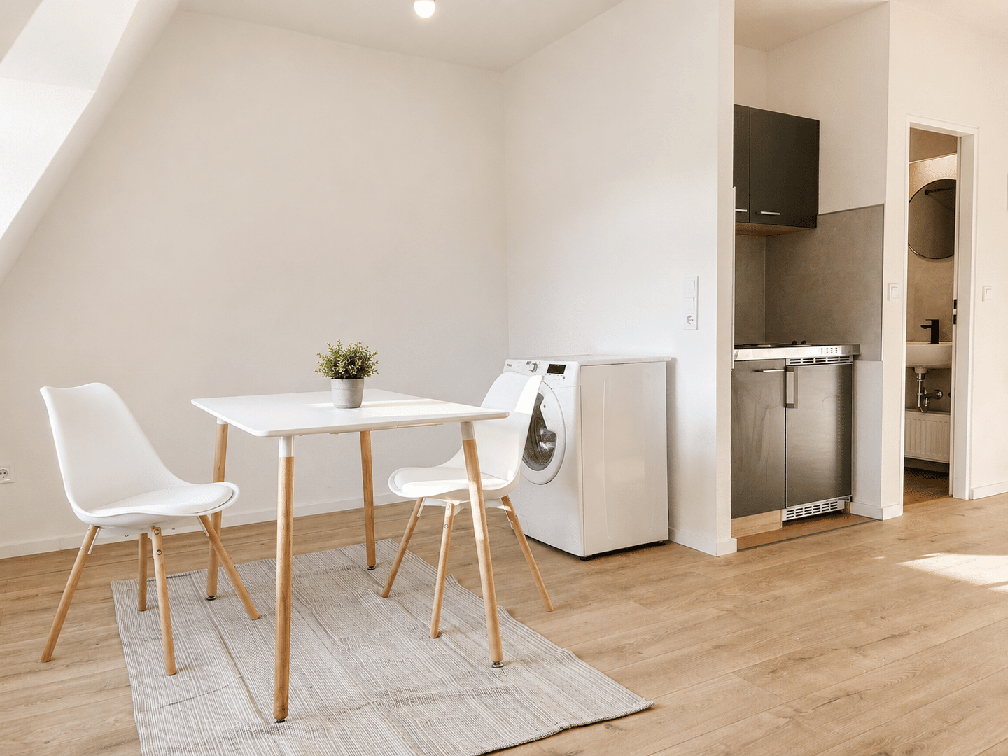 ERSTBEZUG // 1. MONAT MIETFREI // Vollmöblierte 1,5-Zimmer-Wohnung mit Küche in Markranstädt, 4420 Markranstädt