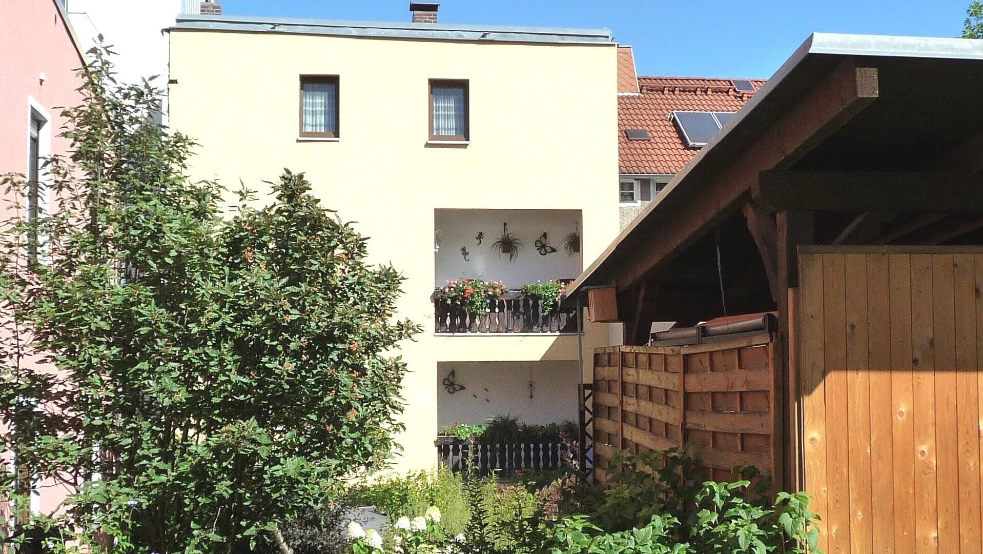 Eine grüne Oase in der Stadt – gepflegtes Zwei- bis Dreifamilienhaus in Pößneck – ruhig und zentral zugleich!, 7381 Pößneck