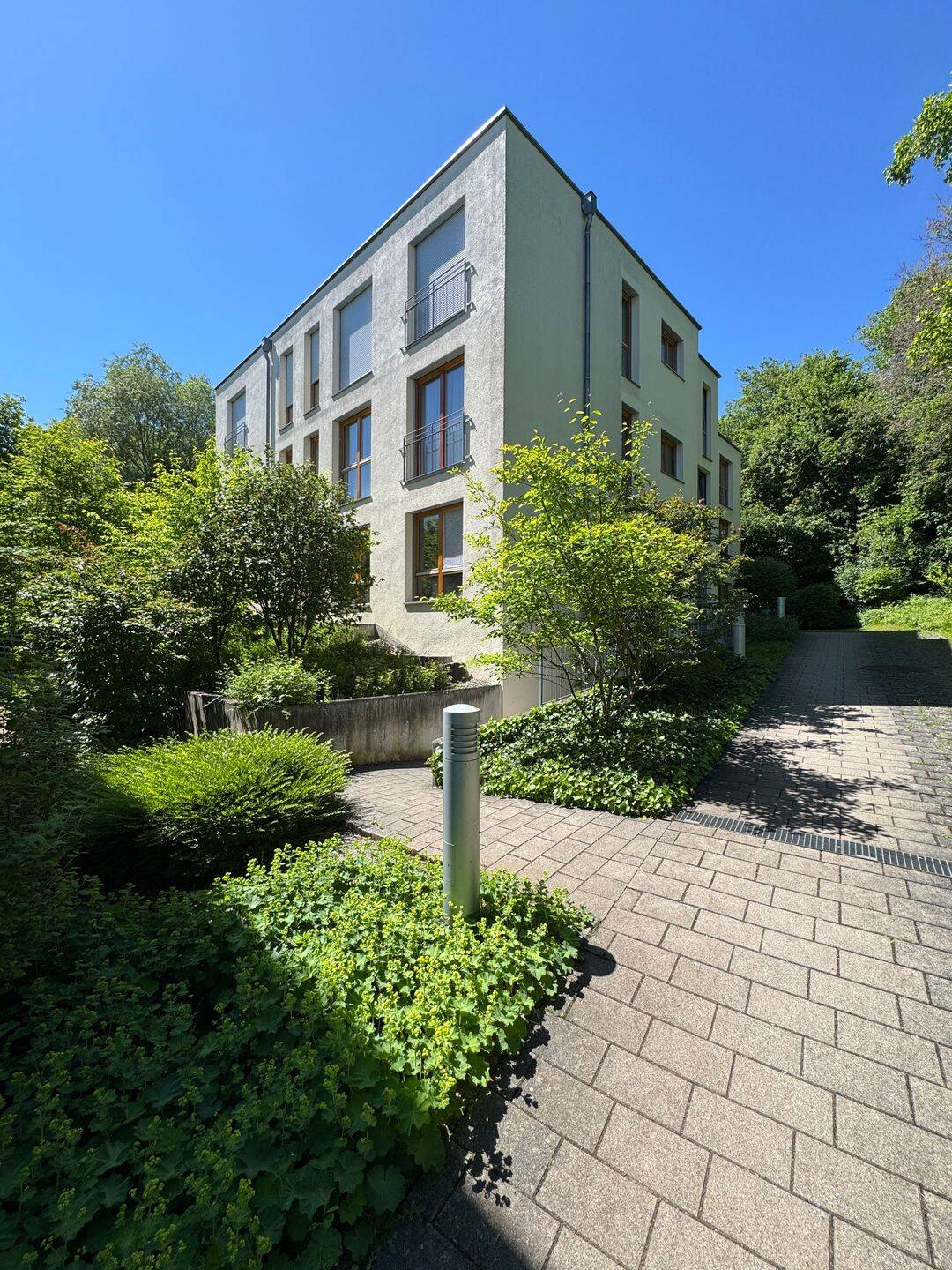 Modern, großzügig und mitten im Grünen:  3,5-Zimmerwohnung in begehrter Wohnlage. Perfekt auch für Senioren!, 72076 Tübingen