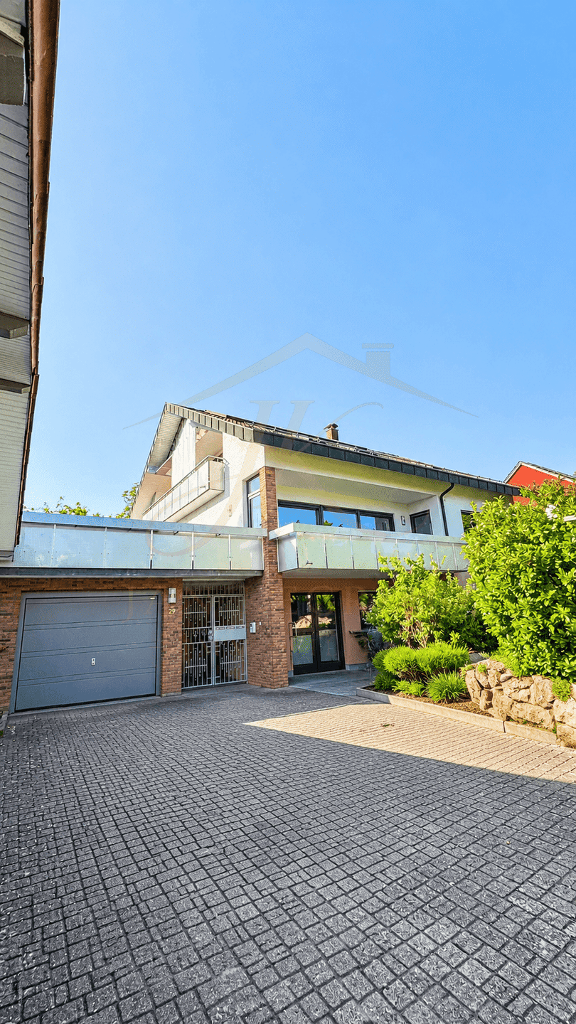 Mehrfamilienhaus mit drei Wohneinheiten in Herrenberg-Kayh, 71083 Herrenberg