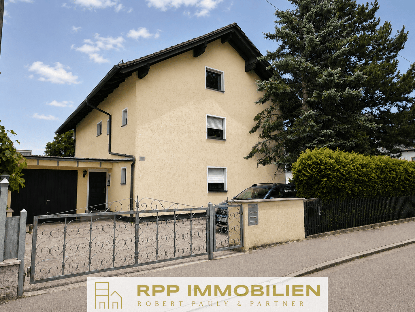 Attraktives Dreifamilienhaus mit stabilem Vermietungspotenzial und Entwicklungschancen, 80933 München (Feldmoching-Hasenbergl Milbertshofen-Am Hart)