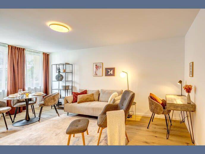 Möbliert: Erstbezug nach umfassender Modernisierung: 2-Zimmer Wohnung, 80796 München (Schwabing-West)