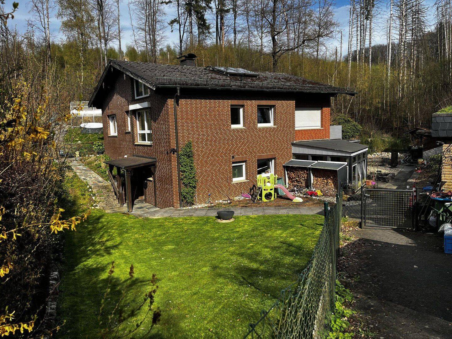 Charmantes Einfamilienhaus in ruhiger Waldrandlage von Warstein-Allagen, 59581 Warstein