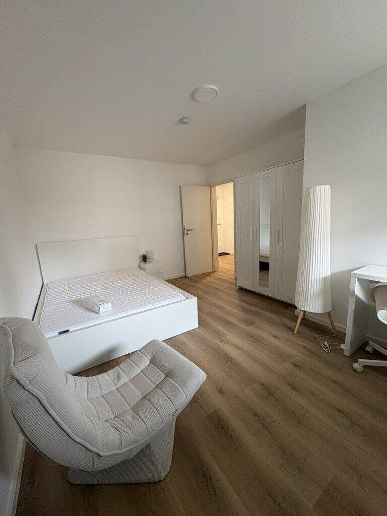 Sofort verfügbar! Möbliertes WG-Zimmer mit Balkon in 3er-WG, 80935 München (Feldmoching-Hasenbergl Milbertshofen-Am Hart)