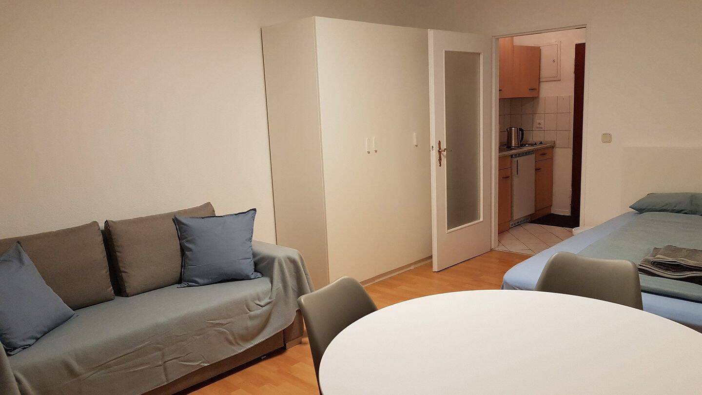 Zentrales, helles, ruhiges Altstadt-Studio (voll möbliert+Netflix) Rosenau/Plärrer ? 1 min z. Ubahn, 90429 Nürnberg