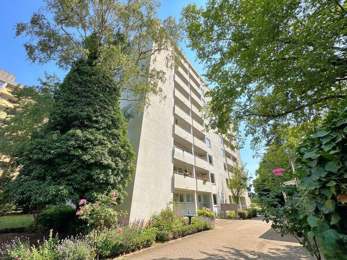 … RUHIGE STADTLAGE MIT BLICK INS GRÜNE … 3-ZIMMER-WOHNUNG MIT BALKON UND EIGENEM HAUSEINGANG …, 90449 Nürnberg (Gebersdorf Neuröthenbach Röthenbach bei Schweinau)