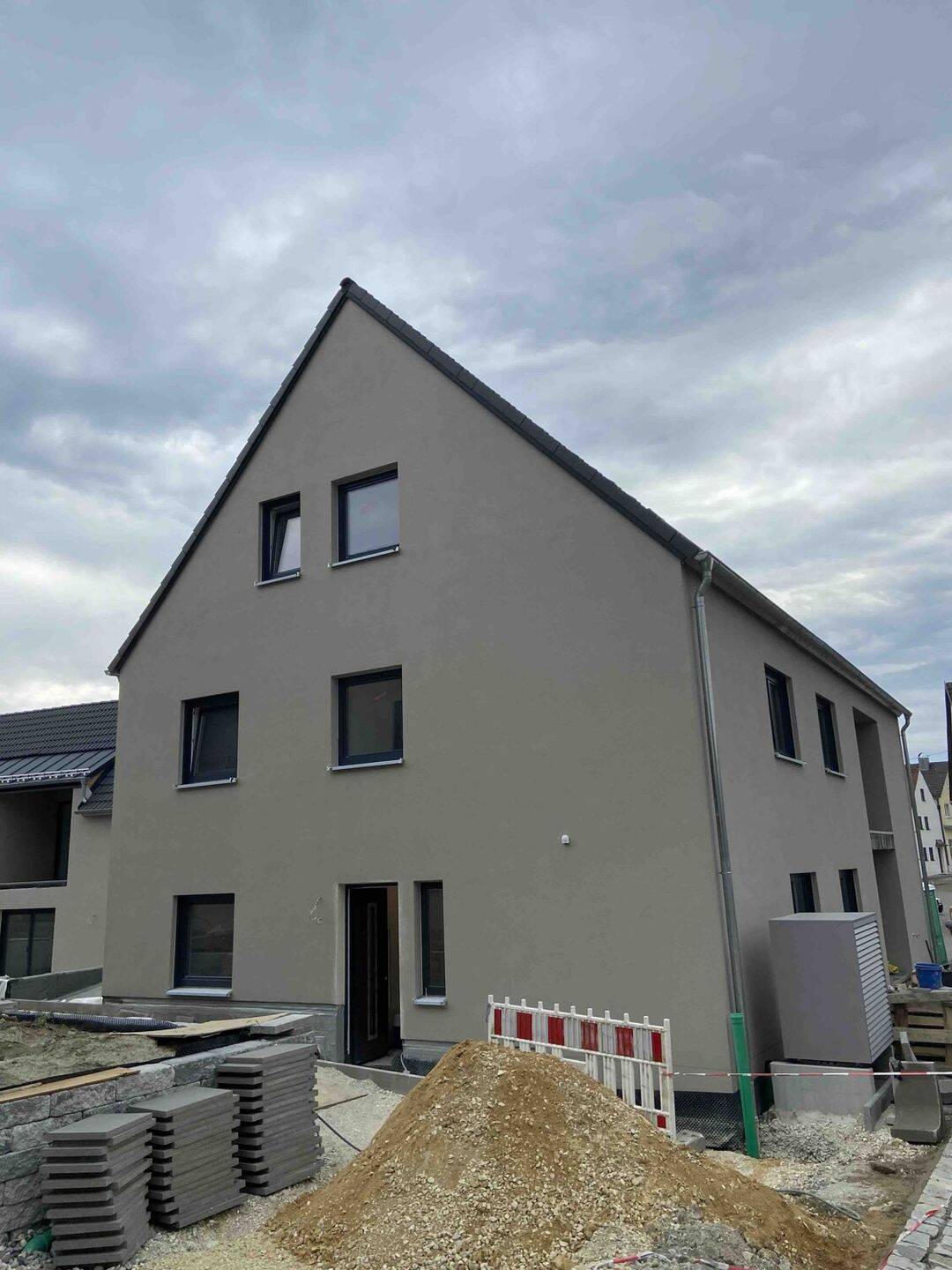 Moderne 4-Zimmer-Erdgeschoss-Wohnung mit Tiefgarage in Pförring, 85104 Pförring