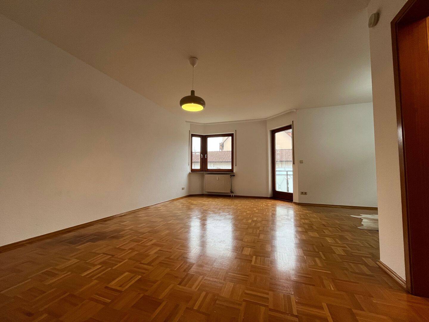Charmante 1,5-Zimmer-Wohnung mit Balkon, EBK & Stellplatz in ruhiger & zentraler Lage von Bad Staffelstein, 96231 Bad Staffelstein