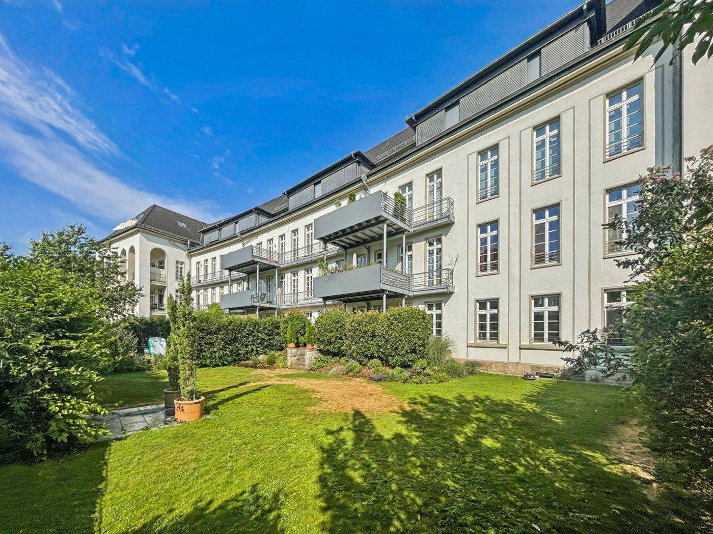 Wohnen auf höchstem Niveau – Exklusive Gartenwohnung in einer der besten Wohnlagen Würzburgs, 97074 Würzburg (Frauenland Sanderau)