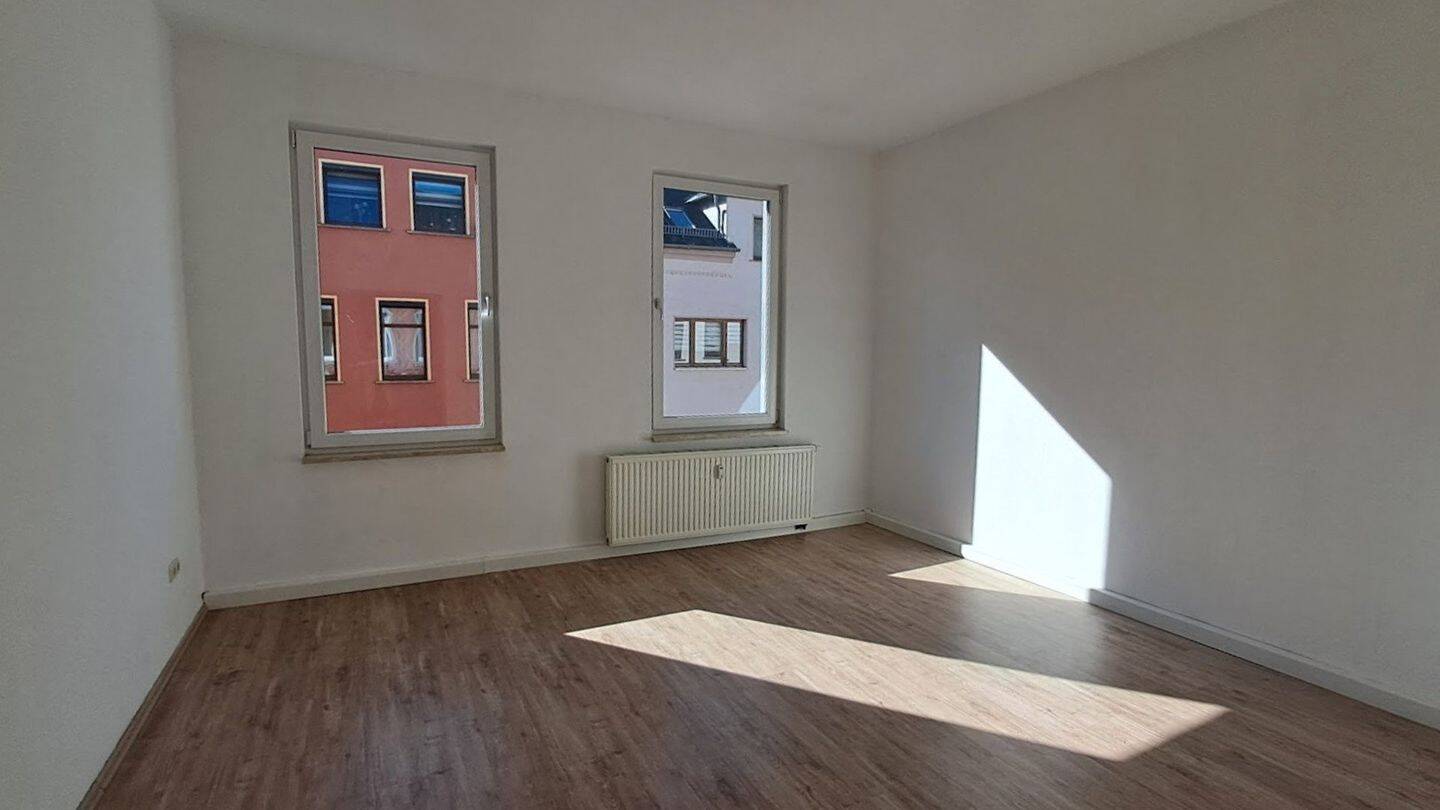 Sanierte 3-Zimmer-Wohnung (76 m²) mit Tageslichtbad in zentrumsnaher Lage, 8451 Crimmitschau