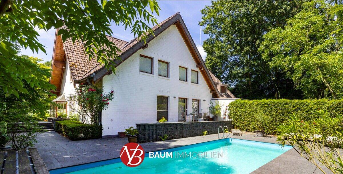 Architektonisch anspruchsvolle Villenhälfte mit Außenpool im Villenviertel Alt-Meererbusch, 40667 Meerbusch