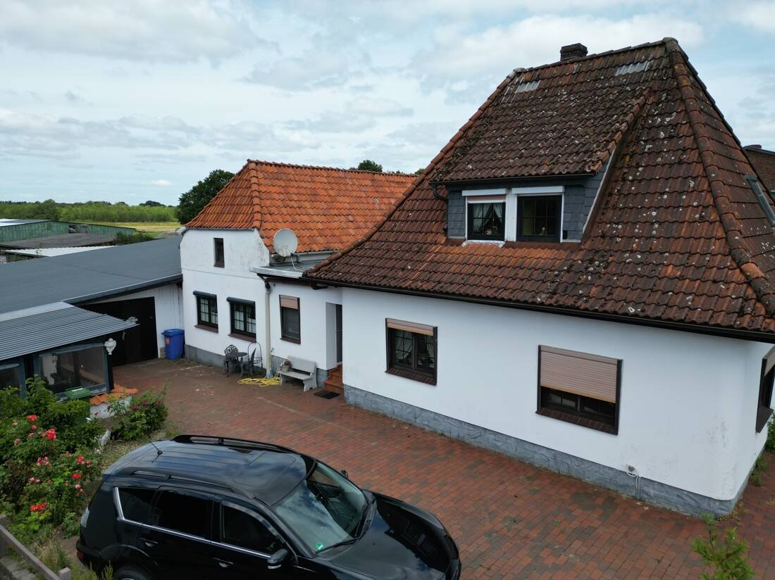 SOMMERANGEBOT: 30% unter Gutachten! Großes Haus mit Werkstatt, Carport und Garten!, 25712 Hochdonn