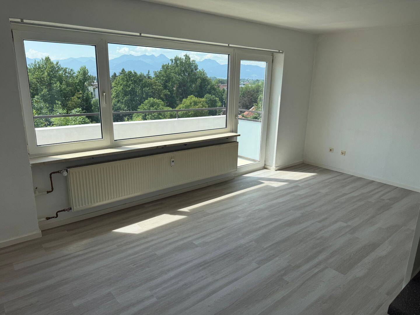 I. I. TEAM: Helle, freundliche 1-Zimmer-Wohnung, incl. kleiner Küche und Balkon in der Isarstraße! nur an 1 Person, 83026 Rosenheim (Aising Happing Pang Süd)