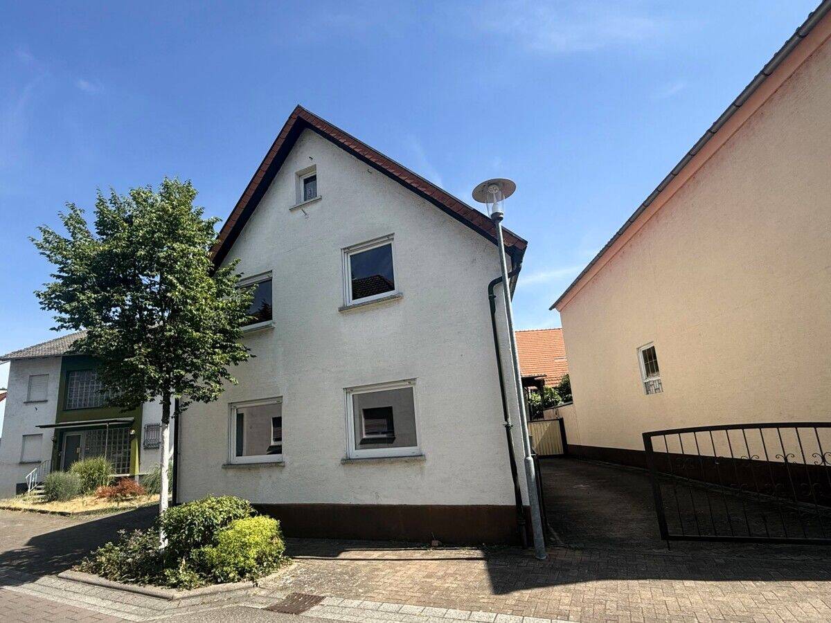 Ehemaliger Spargelhof! Renovierungsbed. EFH mit EBK, gr. Dachterrasse, Hof, gr. Scheune + Werkstatt, 76676 Graben-Neudorf
