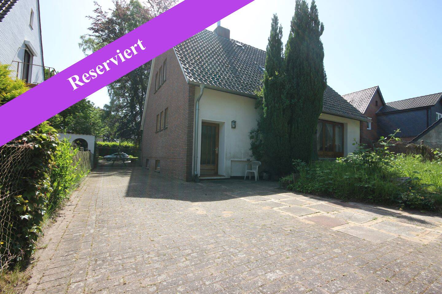 Reserviert – Einfamilienhaus mit Sanierungsbedarf auf großem Grundstück in ruhiger Lage von Weyhe-Leeste, 28844 Weyhe
