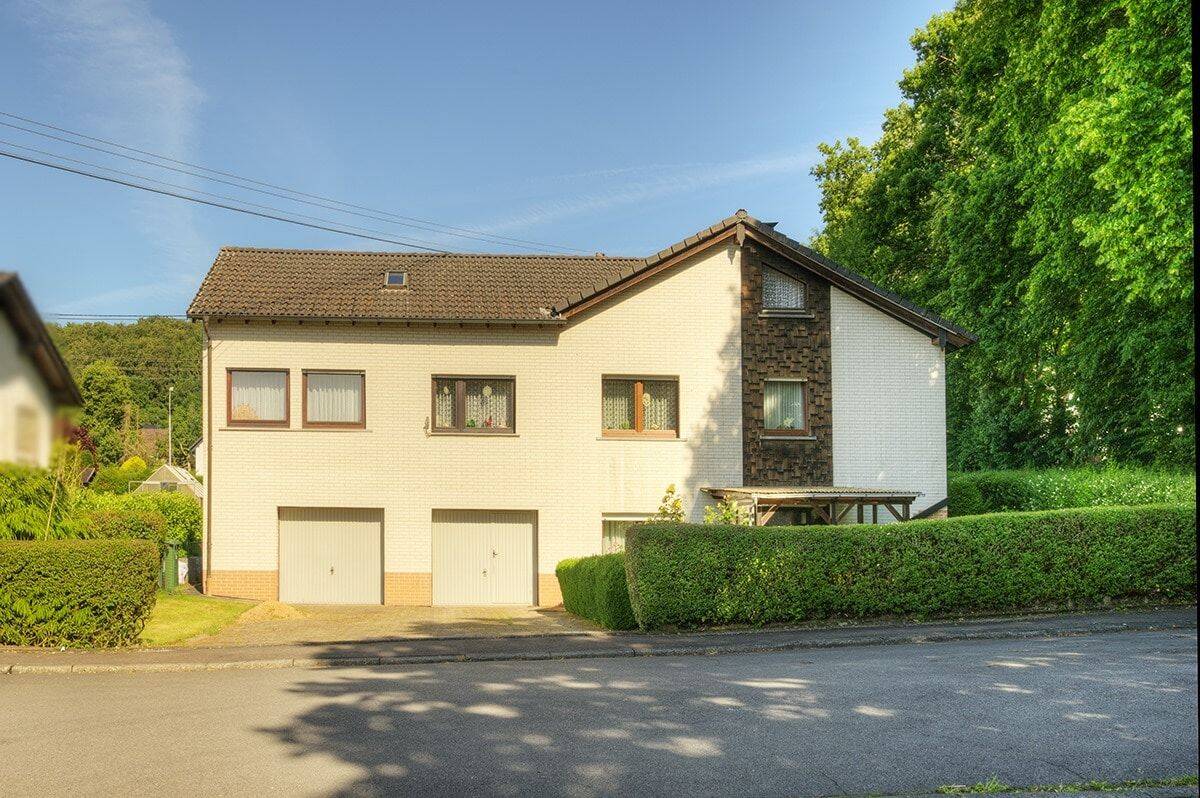 Familienfreundliches Einfamilienhaus mit Doppelgarage und großem Platzangebot !, 56470 Bad Marienberg (Westerwald)