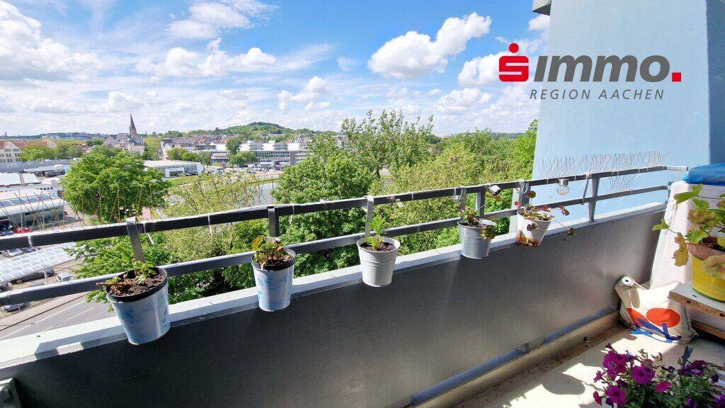 Mit Blick auf Dom und Lousberg! Solide vermietete, gepflegte 2-Zimmerwohnung mit Balkon, 52068 Aachen