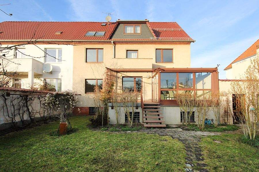 Rentables 3-Familienhaus mit viel Potenzial in guter Lage!, 39130 Magdeburg (Alt Olvenstedt Großer Silberberg Neu Olvenstedt)