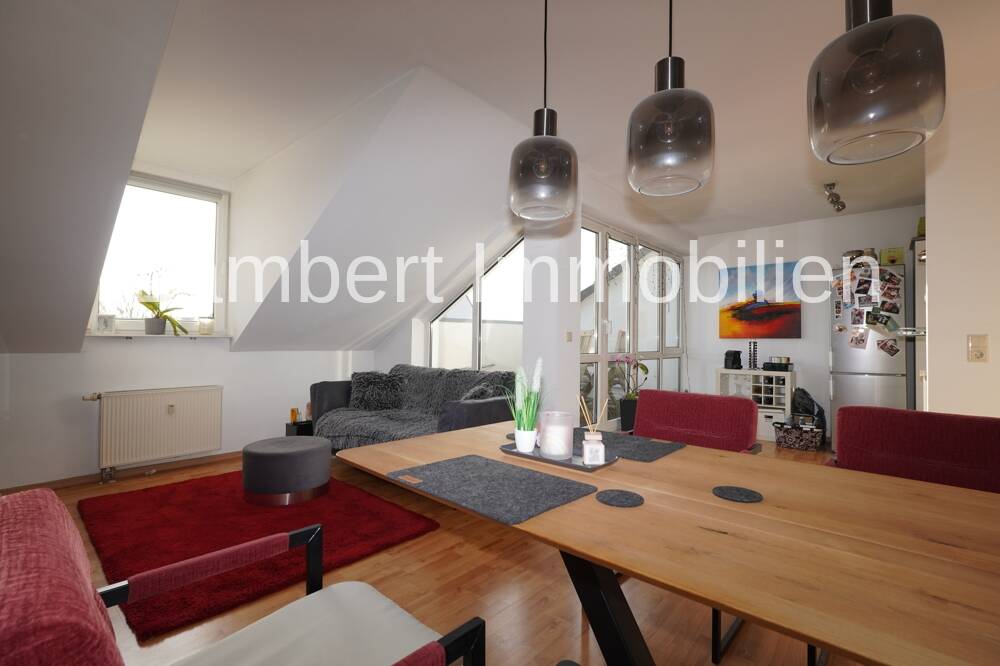 Helle Dachgeschosswohnung mit Sonnenloggia und TG-Stellplatz in Wiesbaden-Erbenheim, 65205 Wiesbaden