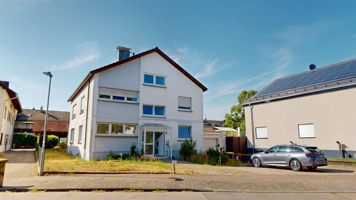 Mehrfamilienhaus mit zwei freien Wohnungen, großem Grundstück und attraktiver Zukunftsperspektive, 76448 Durmersheim