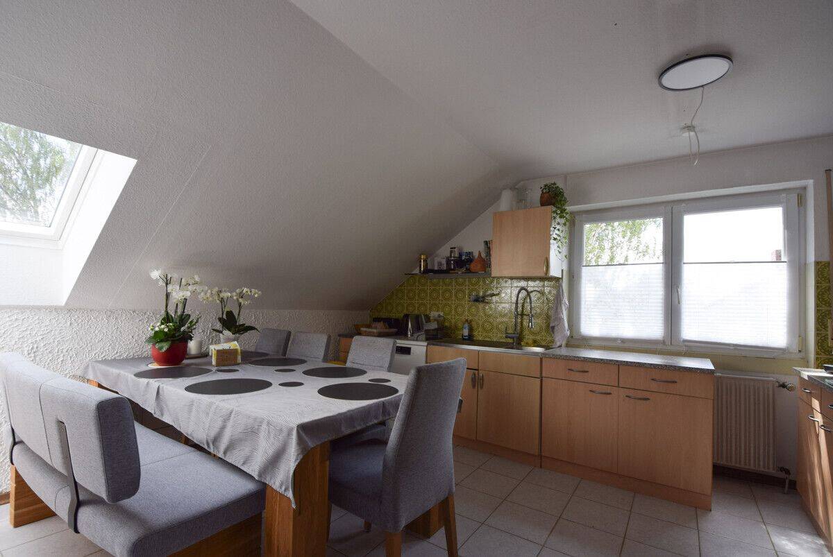 Charmante 4-Zimmer-Dachgeschosswohnung Balkon, Außenstellplätze, abschließbare Einzelgarage, 78048 Villingen-Schwenningen