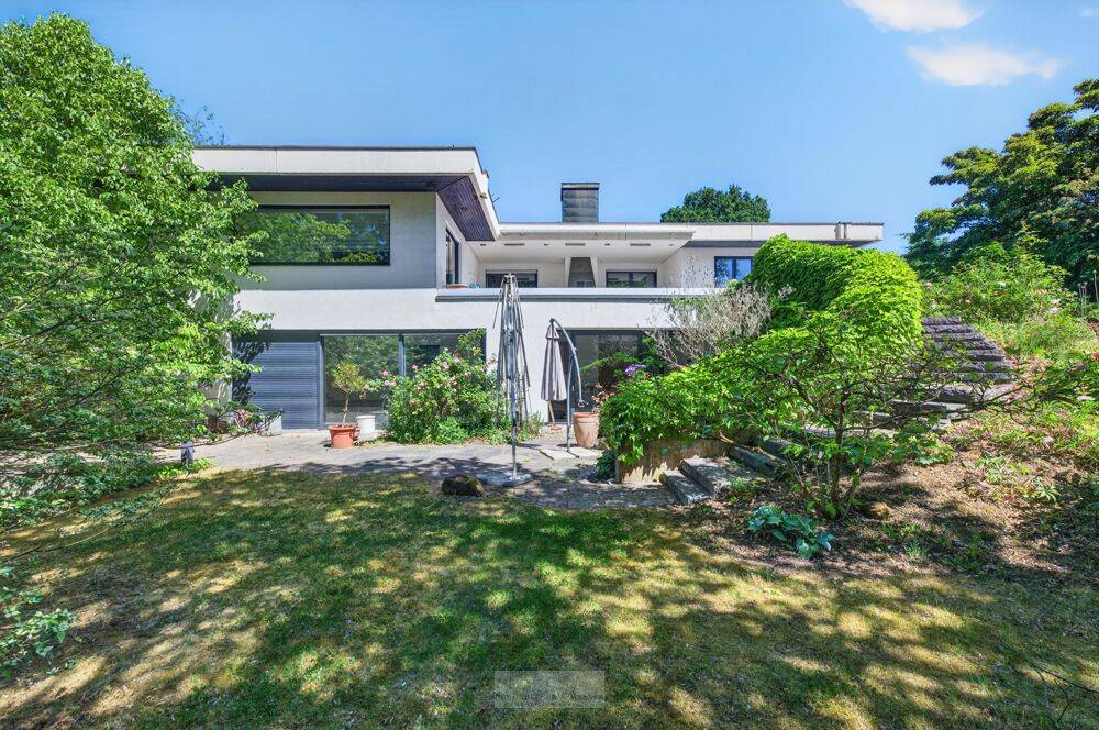 Repräsentative Villa mit Innenpool, Sauna & zwei Einliegerwohnungen in Lappersdorf / Pielmühle, 93138 Lappersdorf