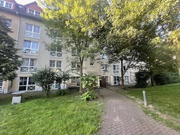 Ruhiges & voll möbliertes Apartment * Terrasse mit Blick in den Garten * Pantry-Küche * Dusche, 4177 Leipzig (Altlindenau Lindenau)