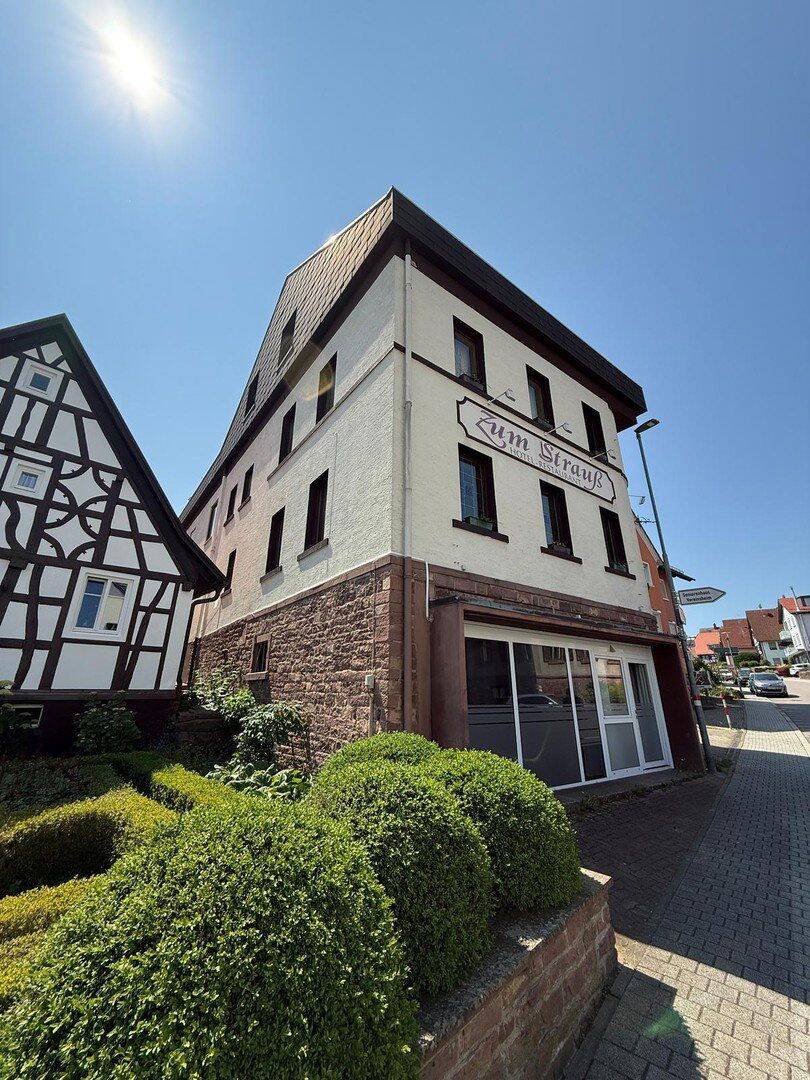 Große 2,5 Zimmer Wohnung mit riesigem Wohnzimmer, 76275 Ettlingen