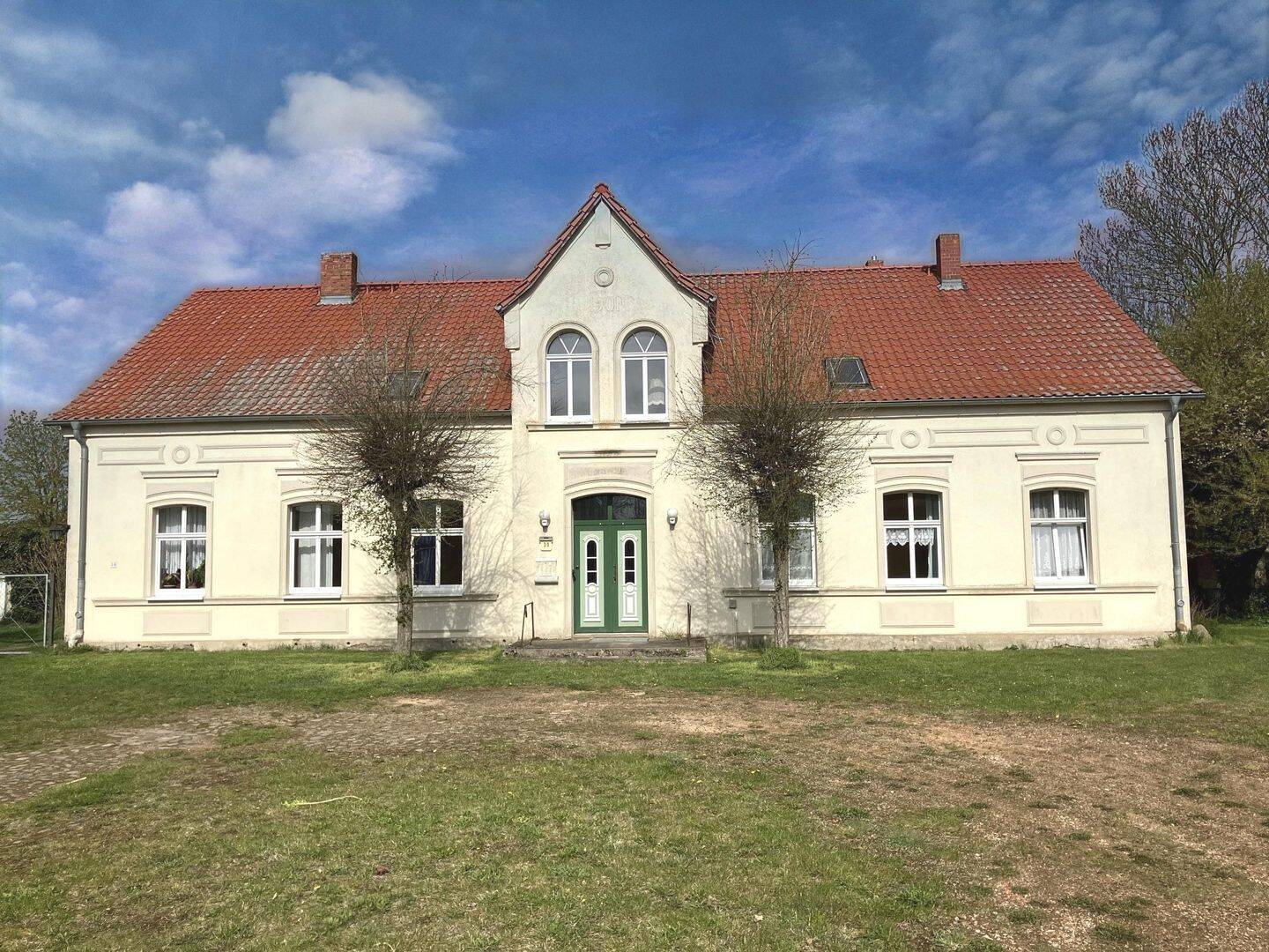 Wohnhaus mit 3 WE – Vier-Seiten-Hof, 17111 Meesiger