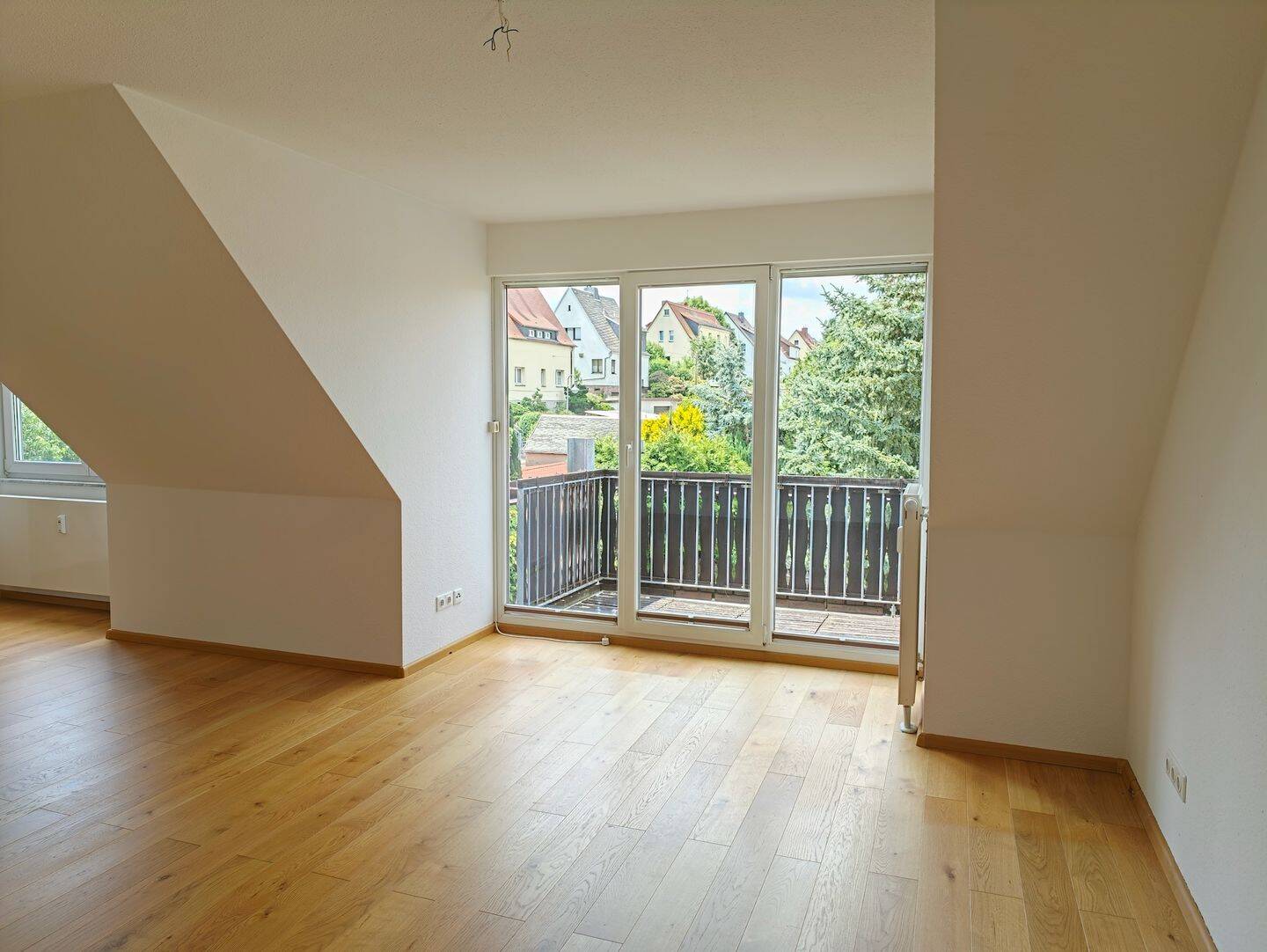 Bezugsfreie 3-Zimmer-Dachgeschosswohnung mit Westbalkon, EBK und Tiefgaragenstellplatz, 1217 Dresden (Kleinpestitz/Mockritz Leubnitz-Neuostra Räcknitz/Zschertnitz Strehlen Südvorstadt-Ost)