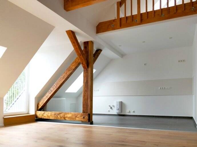 Schöne Dachgeschosswohnung mit Galerie und sichtbaren Holzbalken, 12209 Berlin (Steglitz-Zehlendorf Lichterfelde)