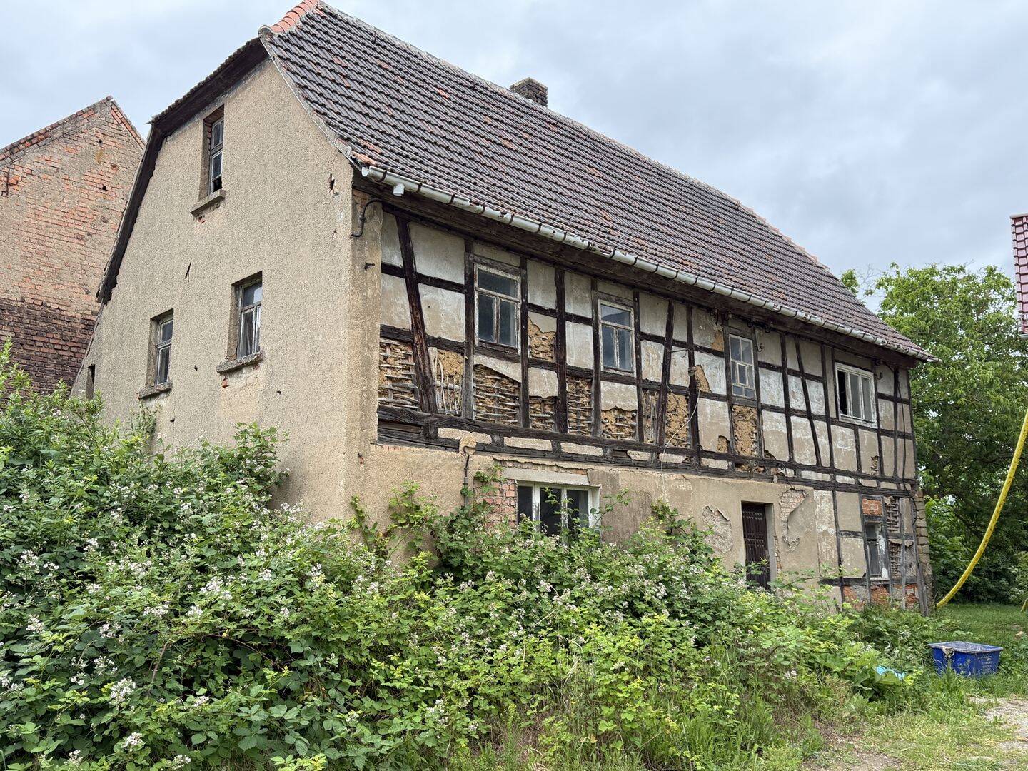 Grundstück mit Bestandsgebäude, Baumbestand und Entwicklungsperspektive, 4442 Zwenkau
