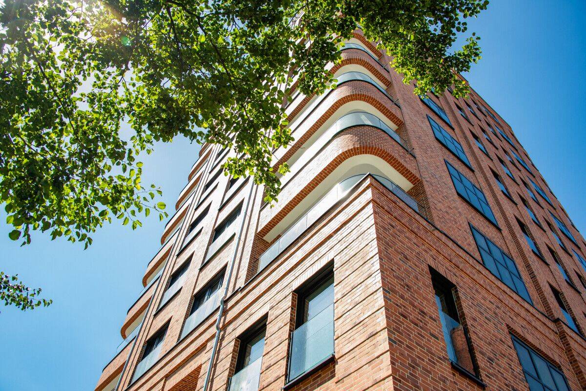 Neubau-Residenz am Wasser: Stilvolle 4-Zimmer-Wohnung mit Loggia – 2 Bäder – Haus-im-Haus-Gefühl