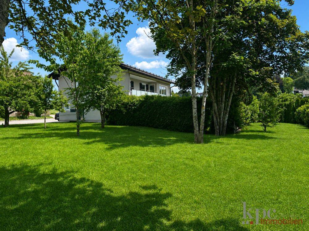 Seenahes Zweifamilienhaus in Berg, Top-modernisiert, 1.700 m² Grund – Große Wohnung bezugsfrei!, 82335 Berg
