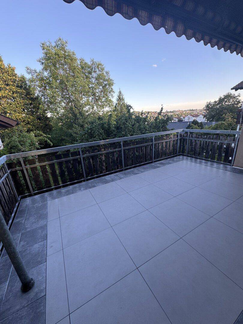 Erstbezug nach Kernsanierung: Großzügige 3-Zimmer-Wohnung mit sonnigem Balkon und Panoramablick, 71522 Backnang