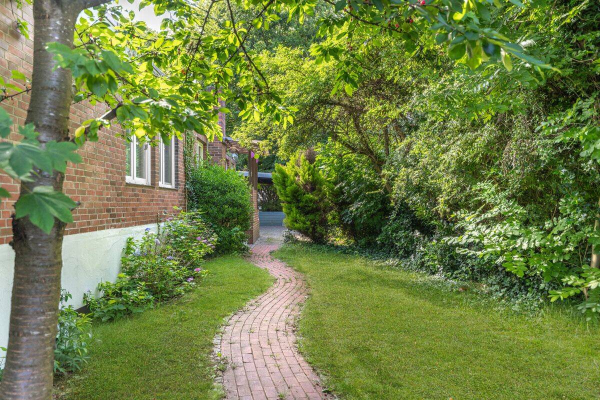 Vermieteter Bungalow mit besonderem Grundriss und viel Potenzial, 27356 Rotenburg (Wümme)