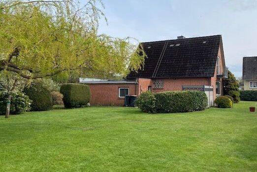 Schmalfeld: Großes, parkähnliches Grundstück mit gemütlichem Einfamilienhaus!, 24640 Schmalfeld